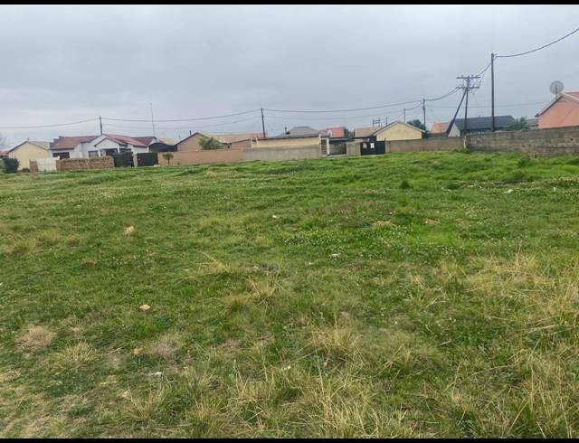 270M² VACANT LAND FOR SALE IN STRETFORD